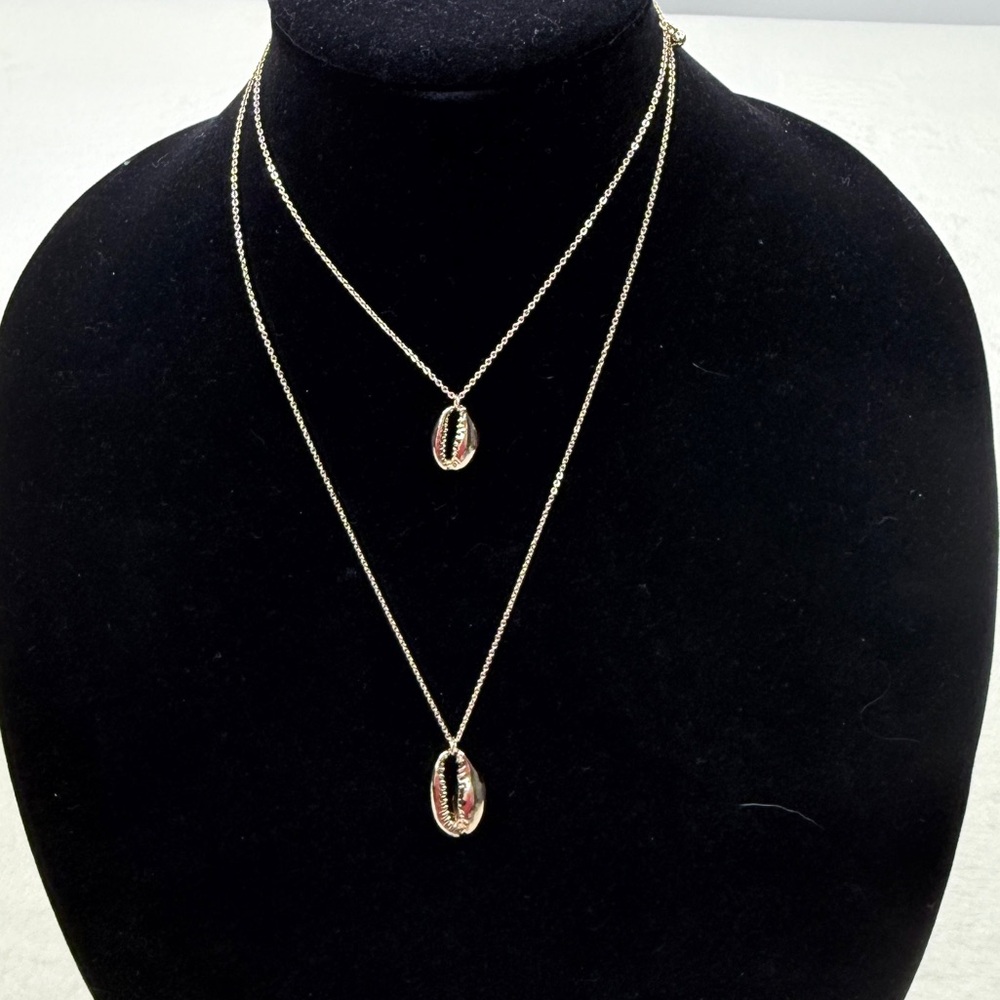 🚨3 for $15🚨 Multi-layer Gold Tone Shell Necklace